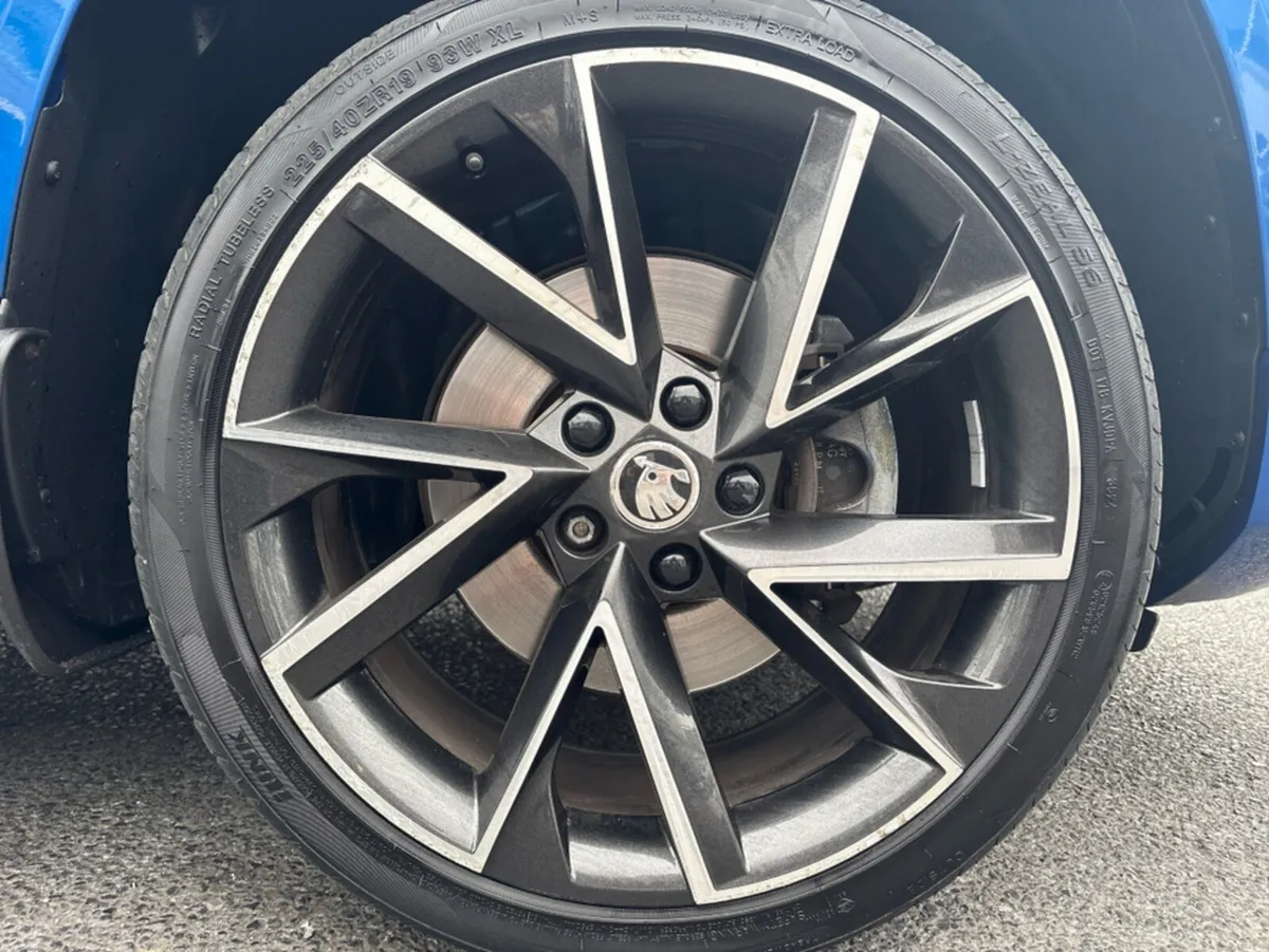 Skoda Karoq SPORT 2.0 TDI 115HP DSG 5DR AUTO - Image 5