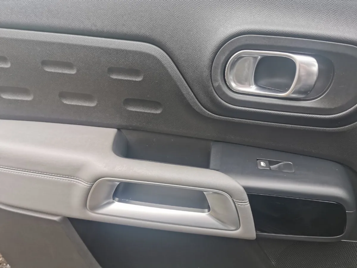Citroen C5 Aircross FEEL BLUEHDI 130 4 4DR - Image 2
