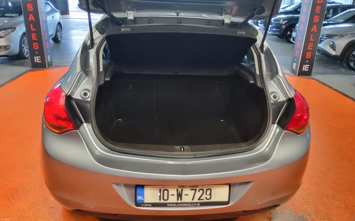 Opel Astra 2010 - Image 4