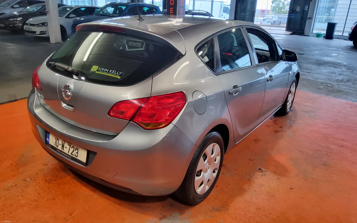 Opel Astra 2010 - Image 3