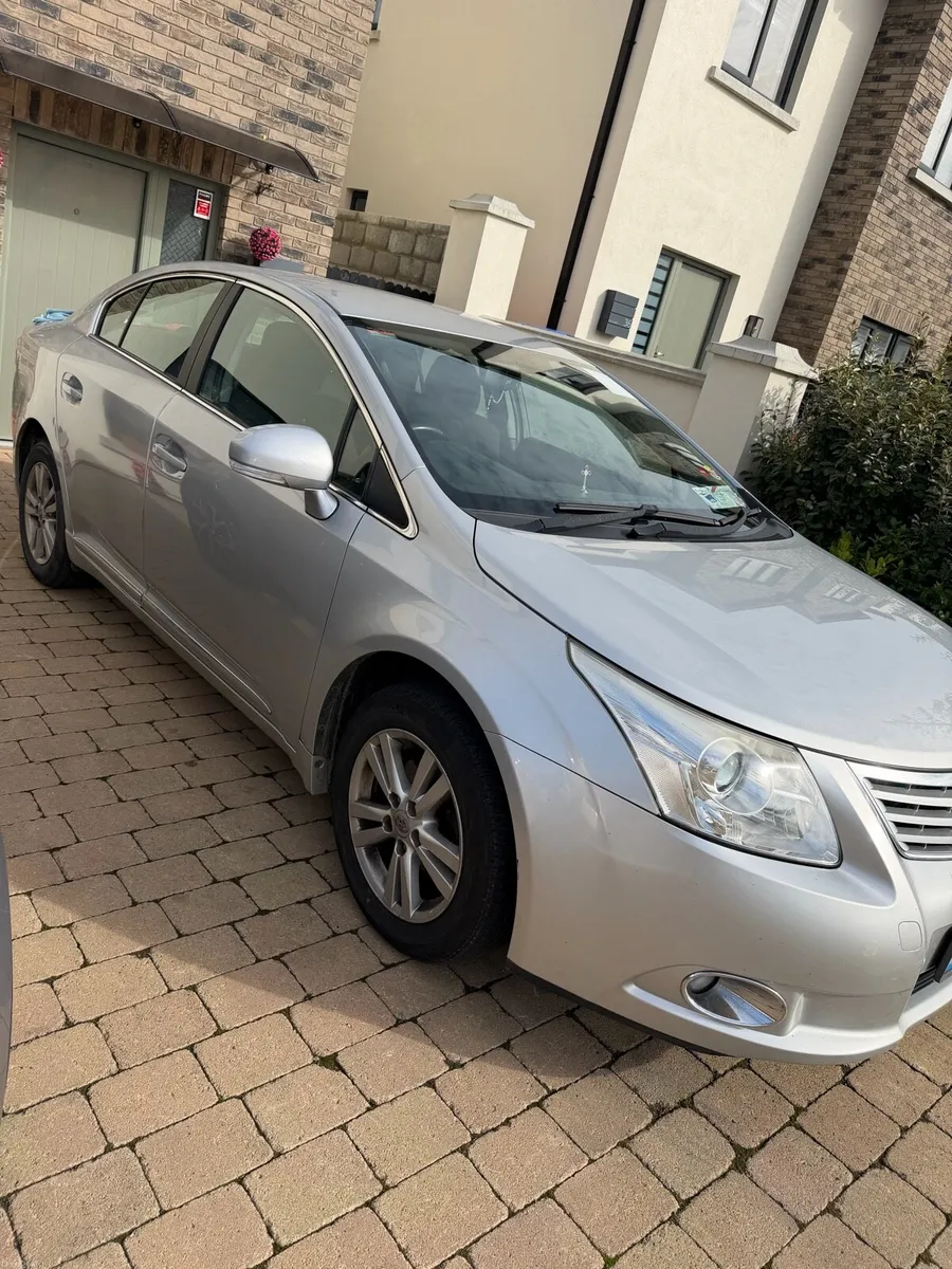 2010 Toyota Avensis - Image 1