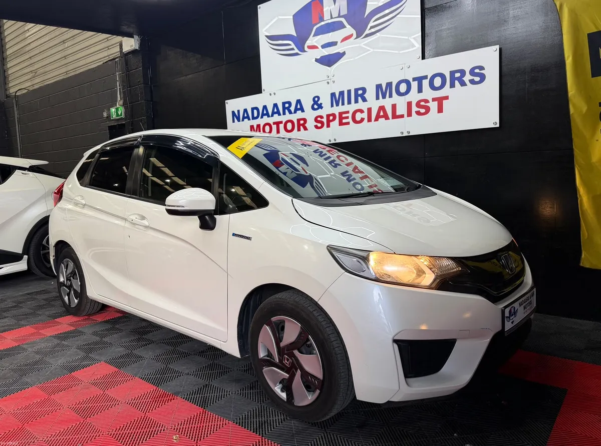 HONDA FIT 2014 AUTO APPLE CAR PLAY 84 KM WARRANTY - Image 3