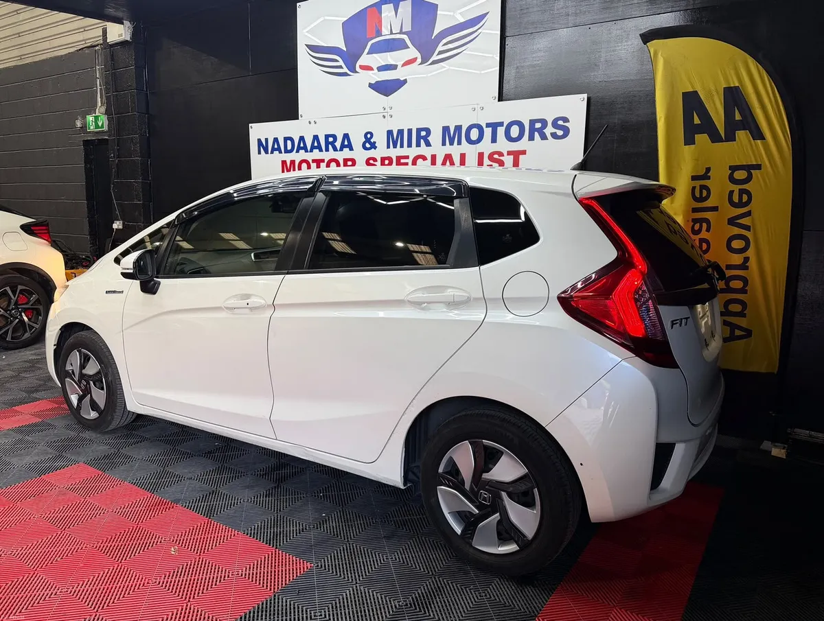 HONDA FIT 2014 AUTO APPLE CAR PLAY 84 KM WARRANTY - Image 6