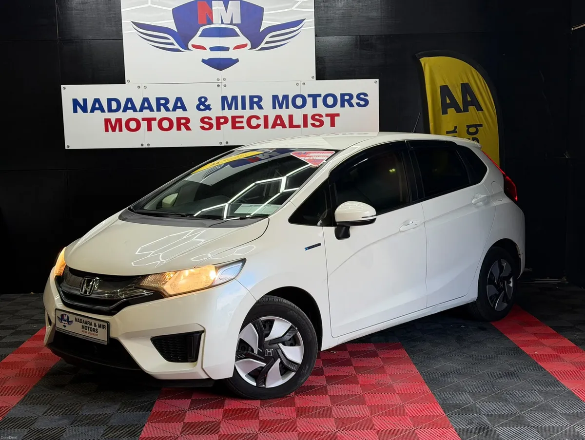 HONDA FIT 2014 AUTO APPLE CAR PLAY 84 KM WARRANTY - Image 1