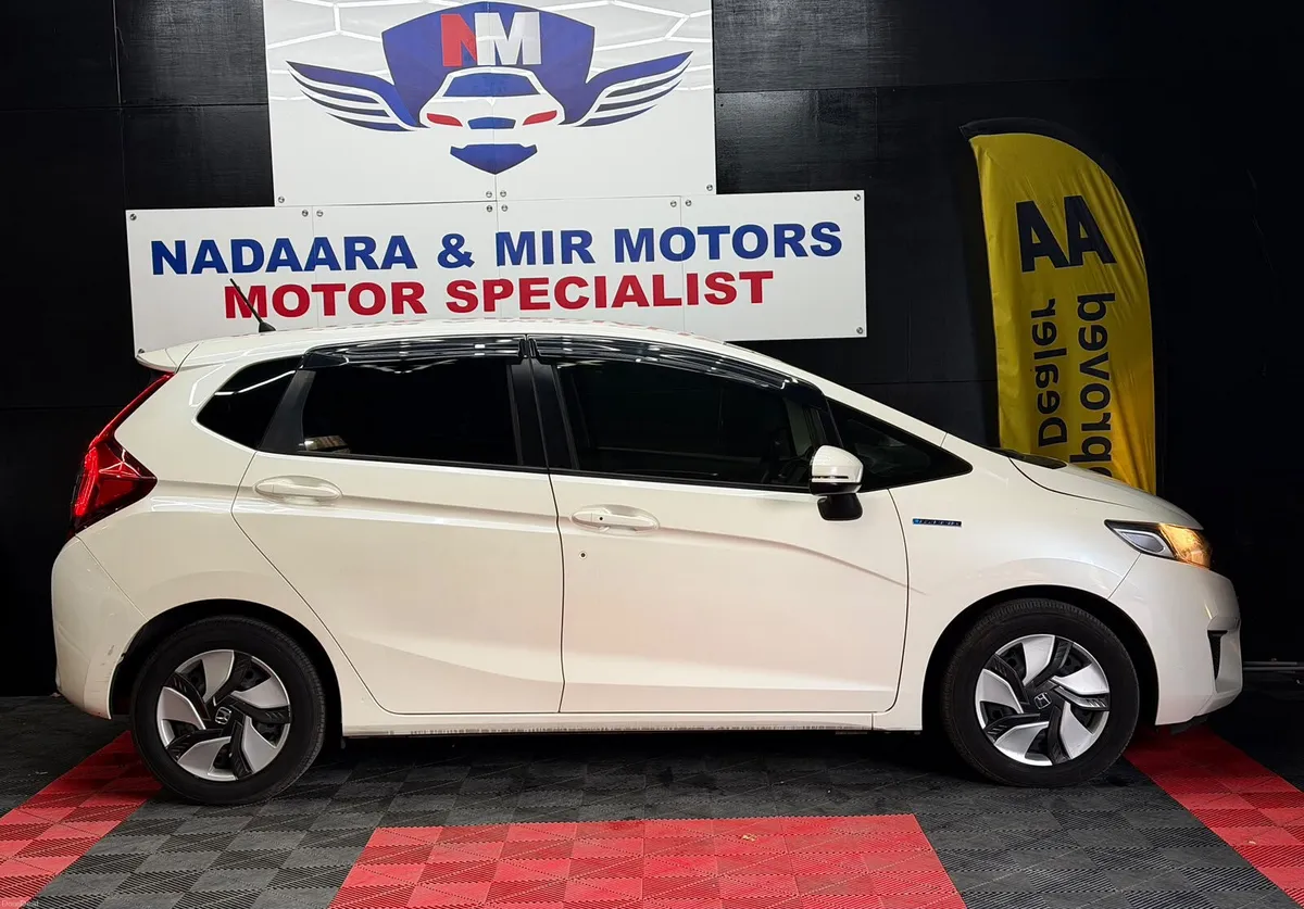 HONDA FIT 2014 AUTO APPLE CAR PLAY 84 KM WARRANTY - Image 5