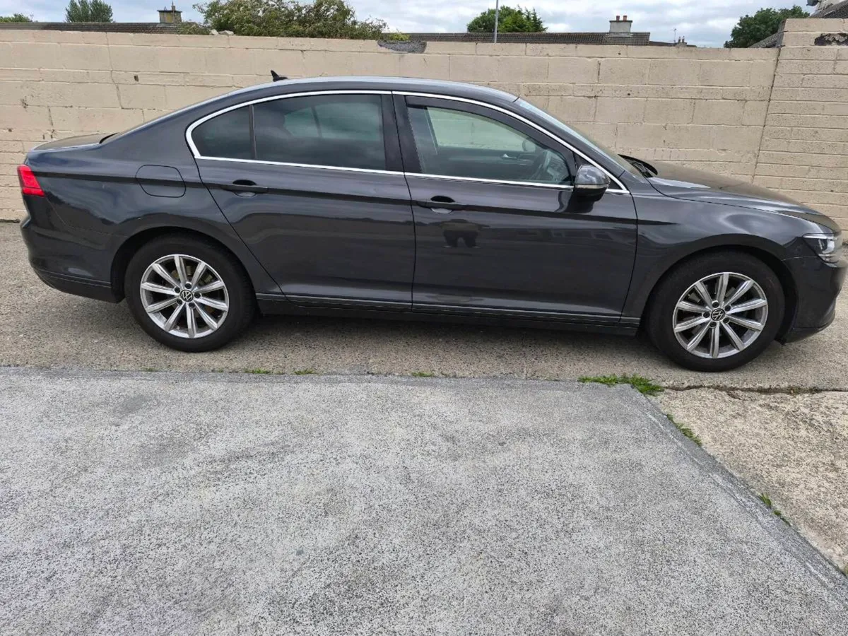 Volkswagen Passat - Image 4