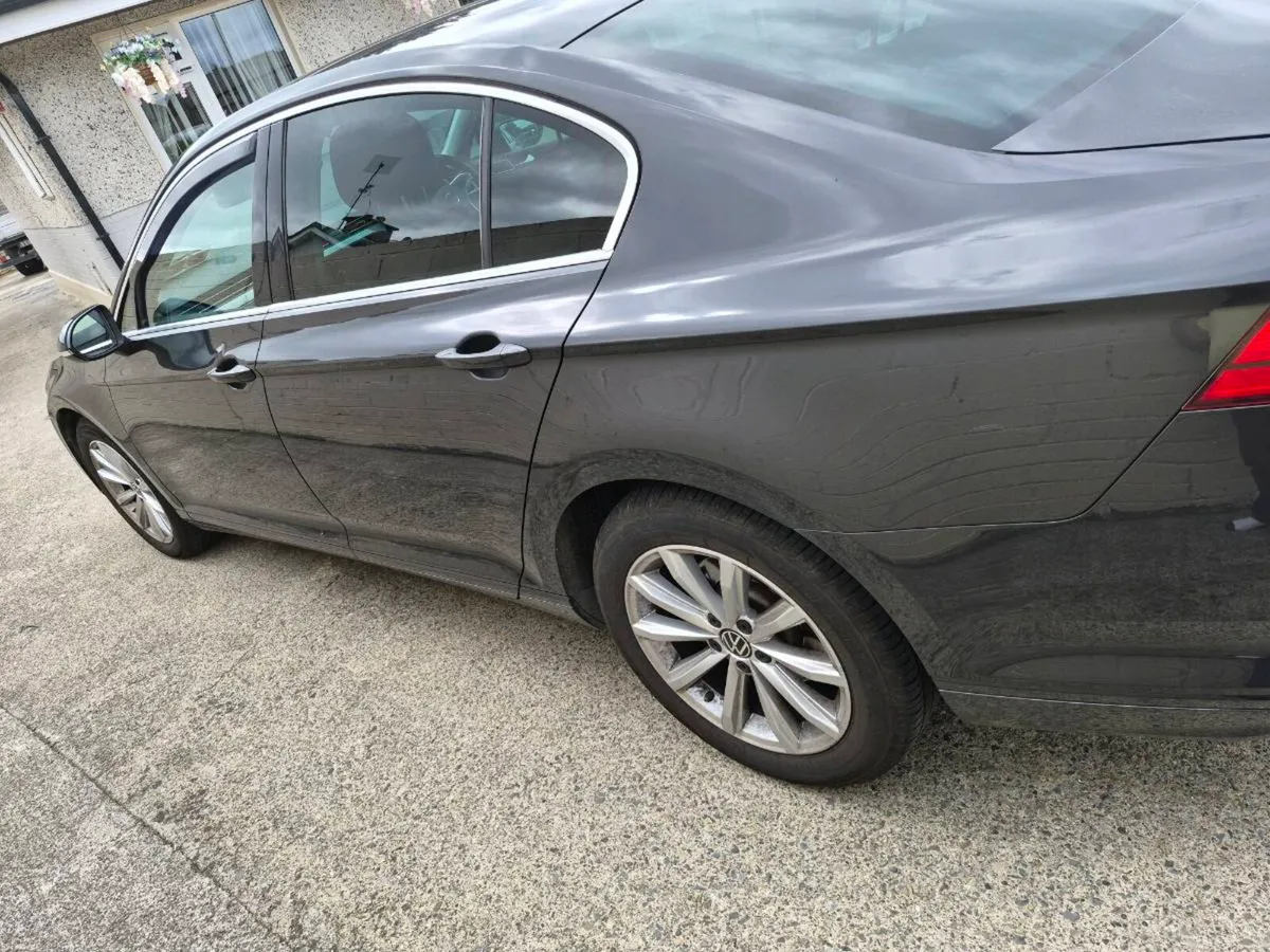Volkswagen Passat - Image 6