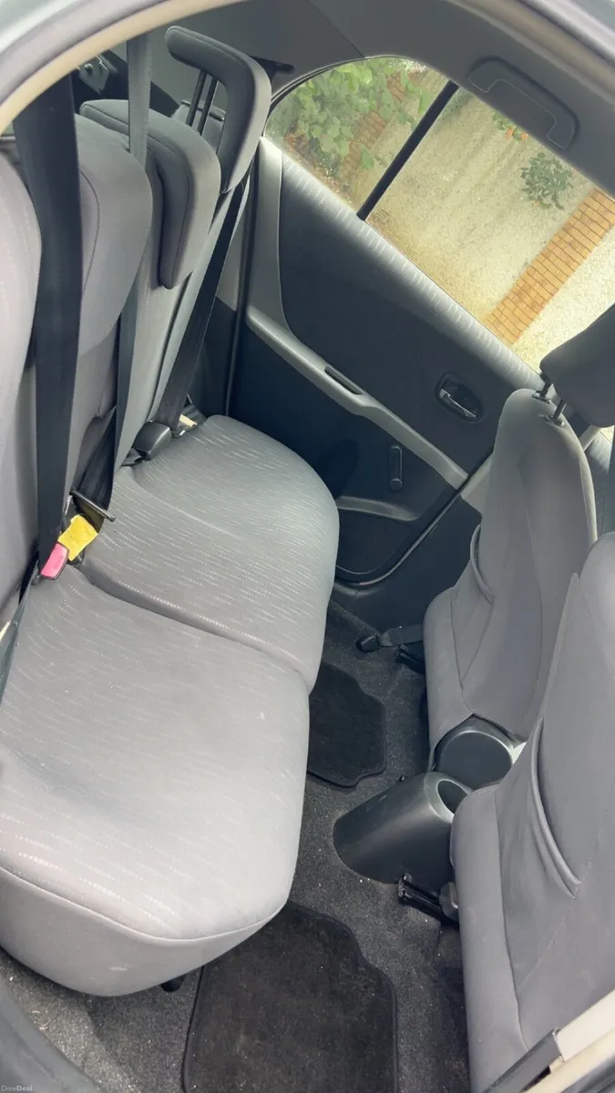 Toyota Yaris 2009 - Image 3