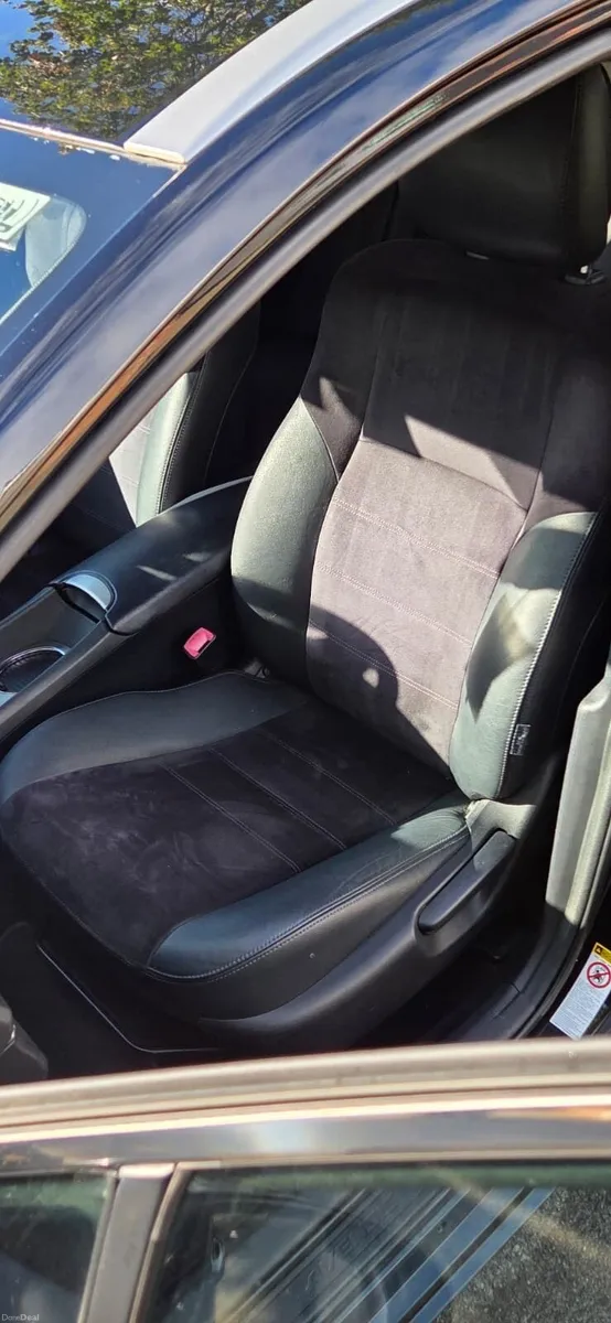 Toyota Avensis 2012 - Image 6