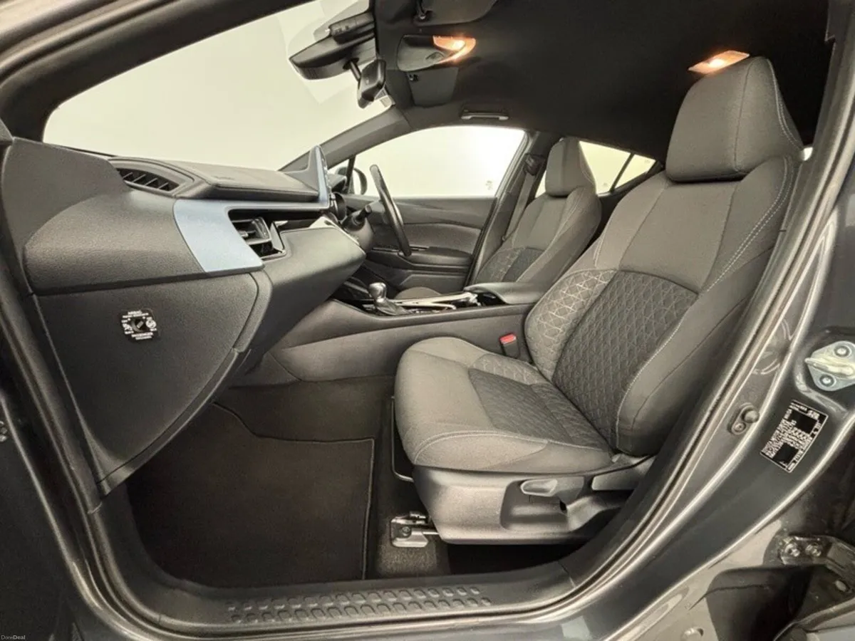 Toyota C-HR 1.8 HYBRID SPORT - Image 6