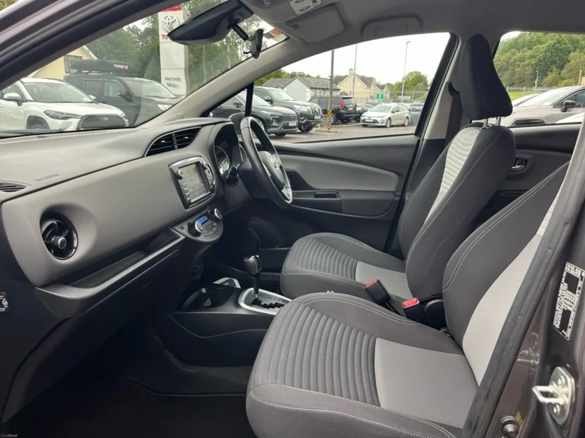 Toyota Yaris YARIS HYBRID 5DR LUNA - Image 6