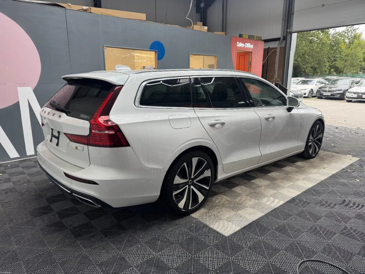 Volvo V60 2021 VOLVO V60 4wd RECHARGE PLUG-IN HYBR - Image 3