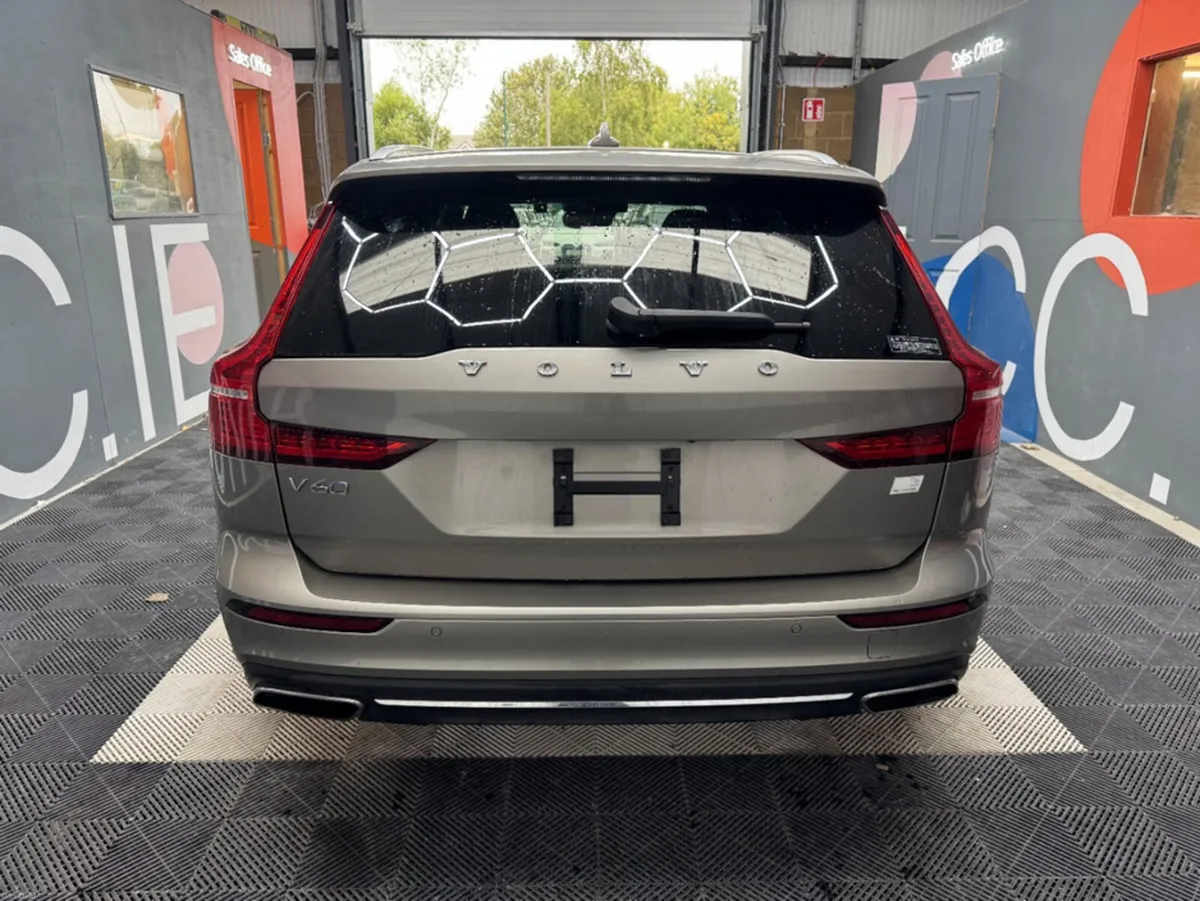 Volvo V60 2021 VOLVO V60 4wd RECHARGE PLUG-IN HYBR - Image 4