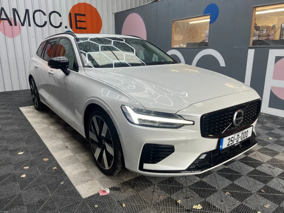 Volvo V60 2025 VOLVO V60 4wd ULTRA T6 AWD PLUG-IN - Image 1