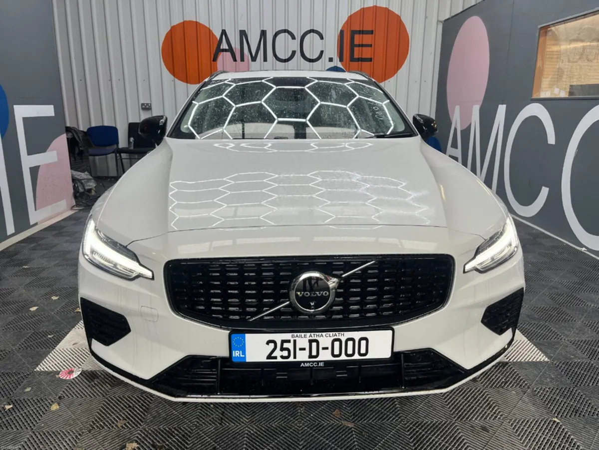 Volvo V60 2025 VOLVO V60 4wd ULTRA T6 AWD PLUG-IN - Image 2
