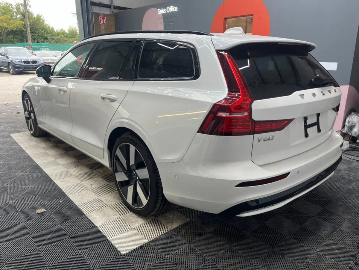 Volvo V60 2025 VOLVO V60 4wd ULTRA T6 AWD PLUG-IN - Image 5