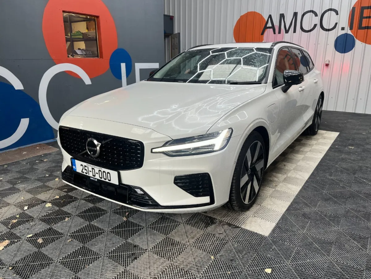 Volvo V60 2025 VOLVO V60 4wd ULTRA T6 AWD PLUG-IN - Image 6