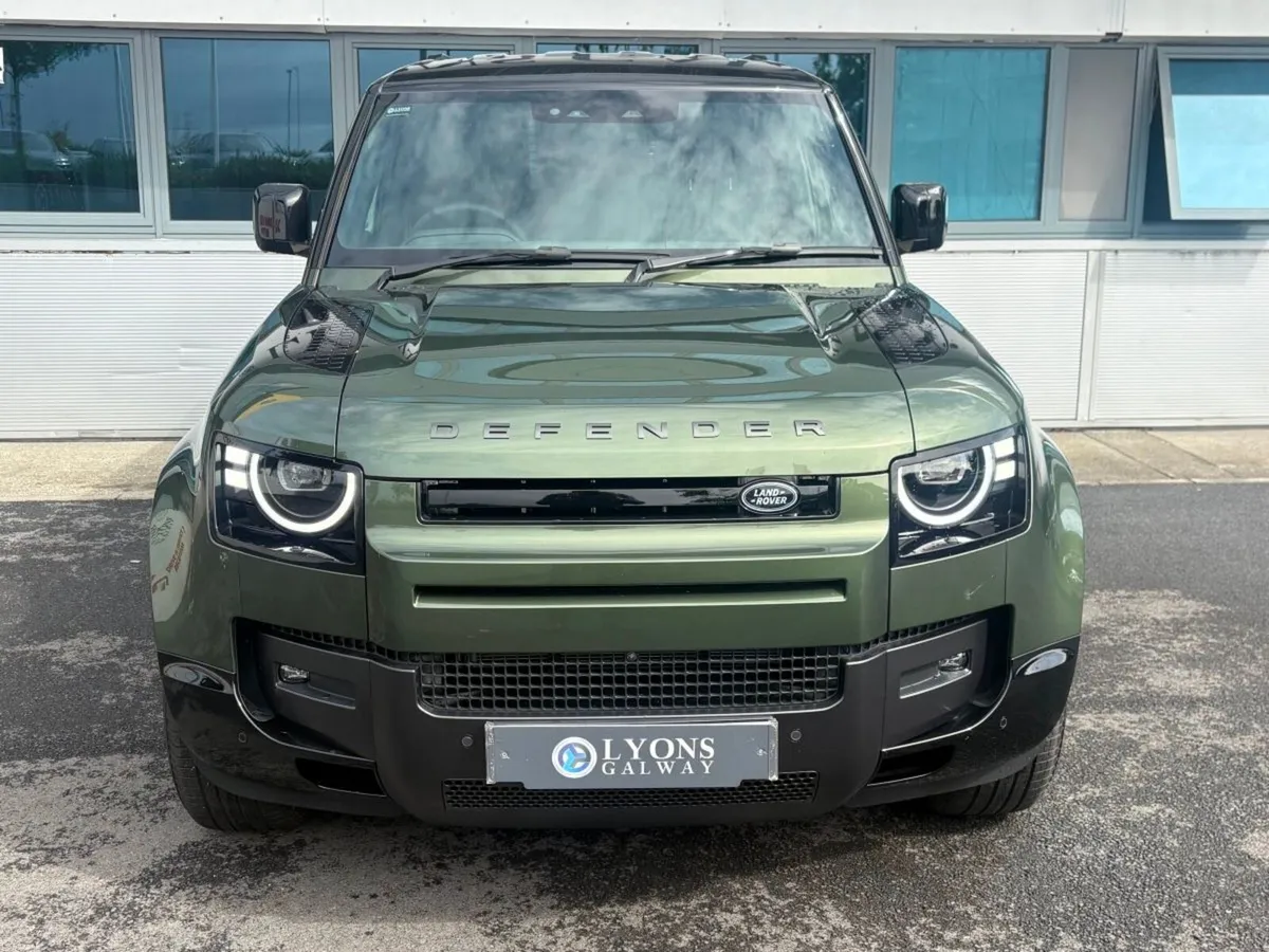 Land Rover Defender 110 3.0D / X-Dynamic SE / Comm - Image 6