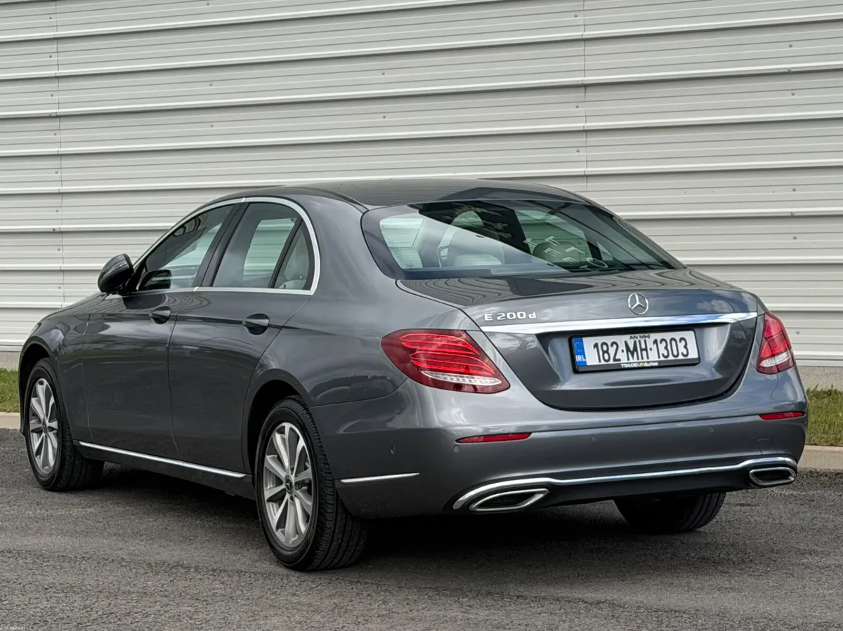 Mercedes-Benz E-Class Exclusive 2018 - Image 2