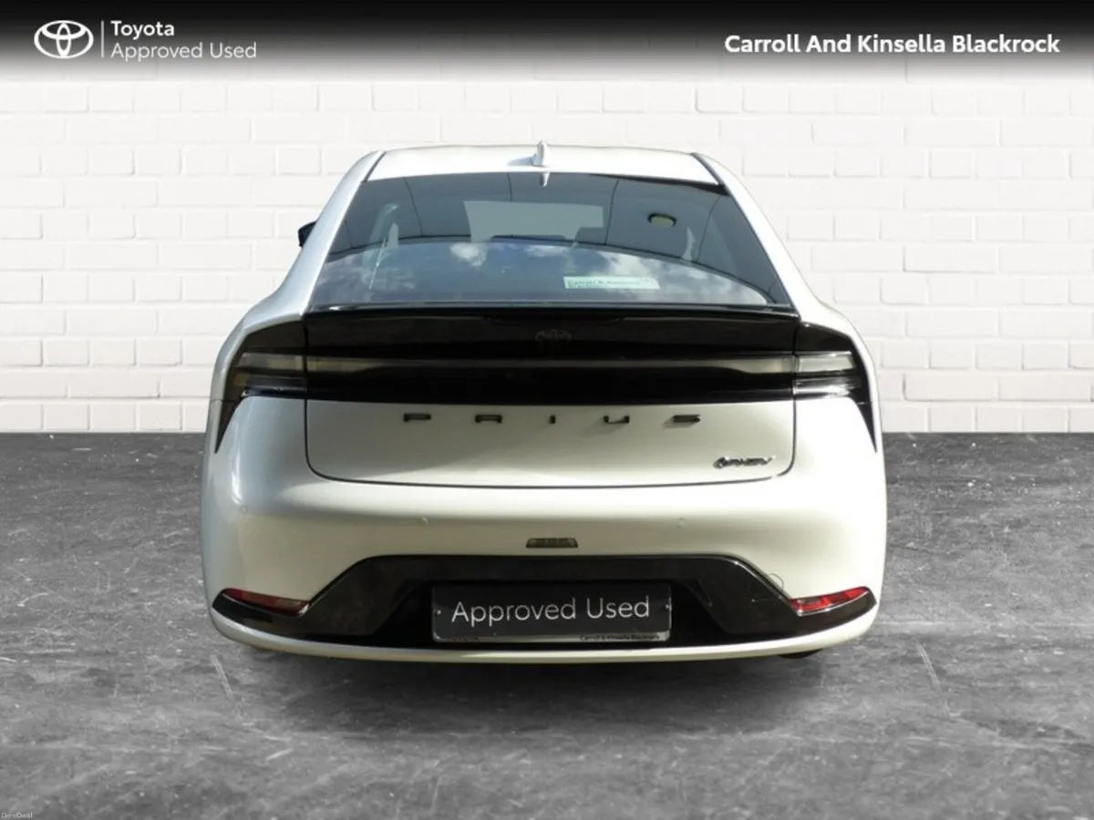 Toyota Prius Plug-In Hybrid - Image 4