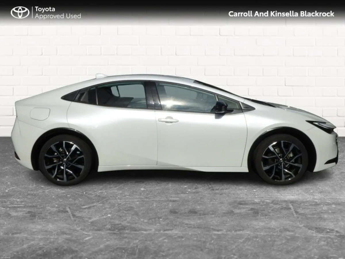 Toyota Prius Plug-In Hybrid - Image 3