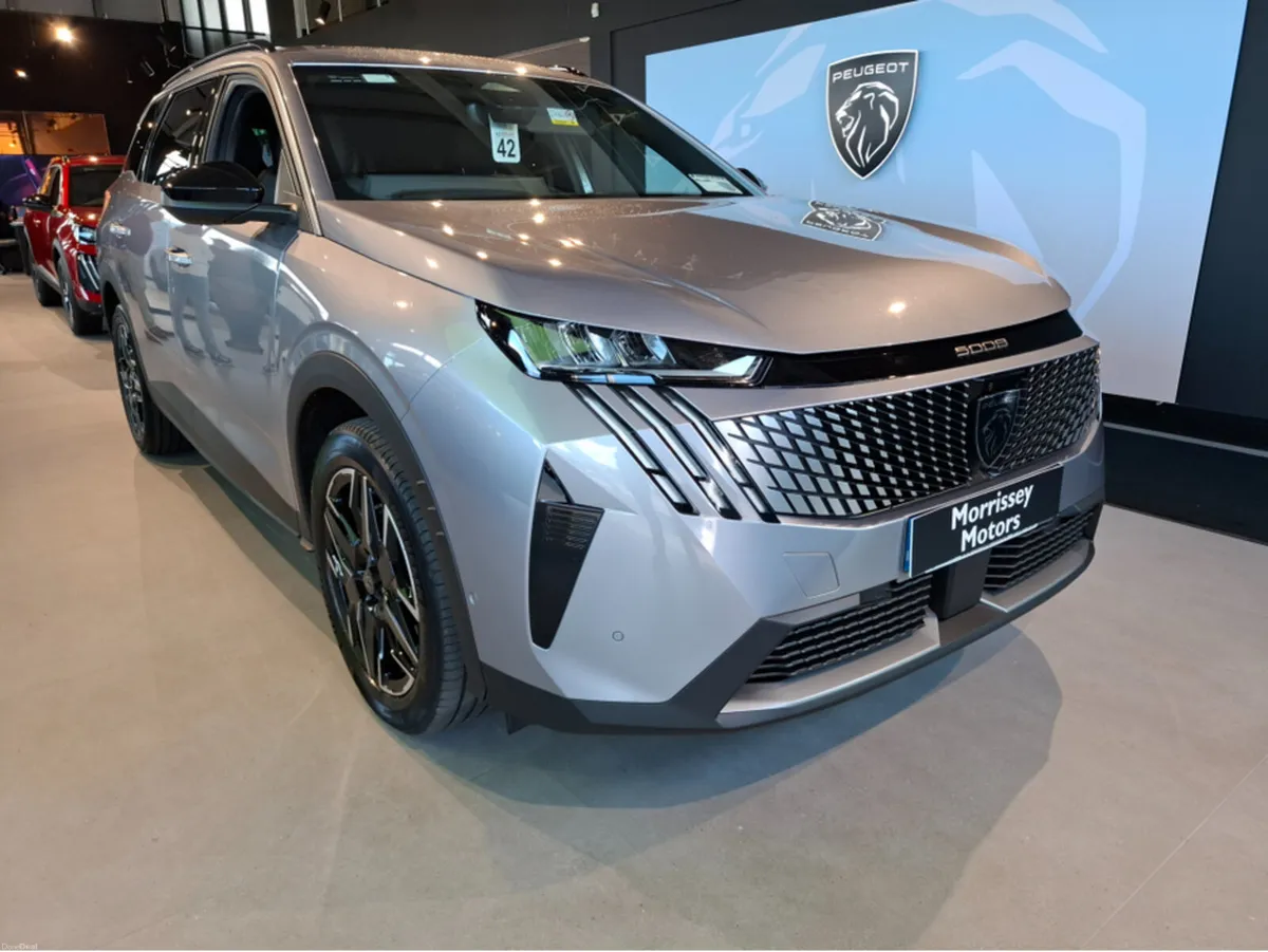 Peugeot 5008 *NEW MODEL / 7 SEATER - ALLURE 73KWH - Image 2