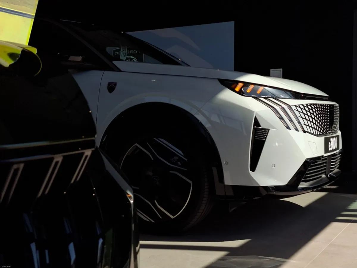Peugeot 3008 eGT Exclusive 73KWh 210 BHP - Image 2