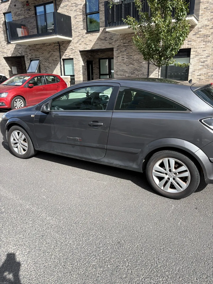 Opel Astra H GTC 2010 - Image 2