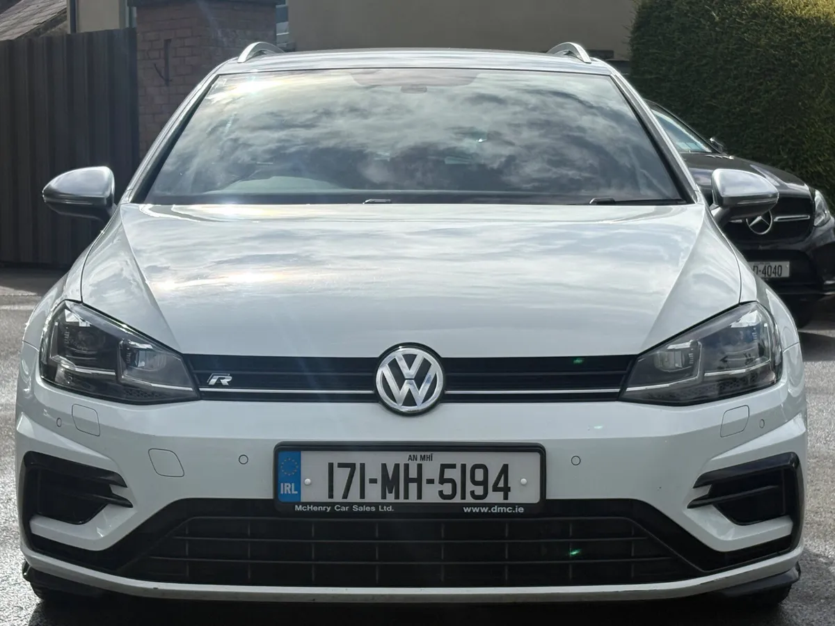 171 Volkswagen Golf R 2.0TSI 4MOTION Estate - Image 2