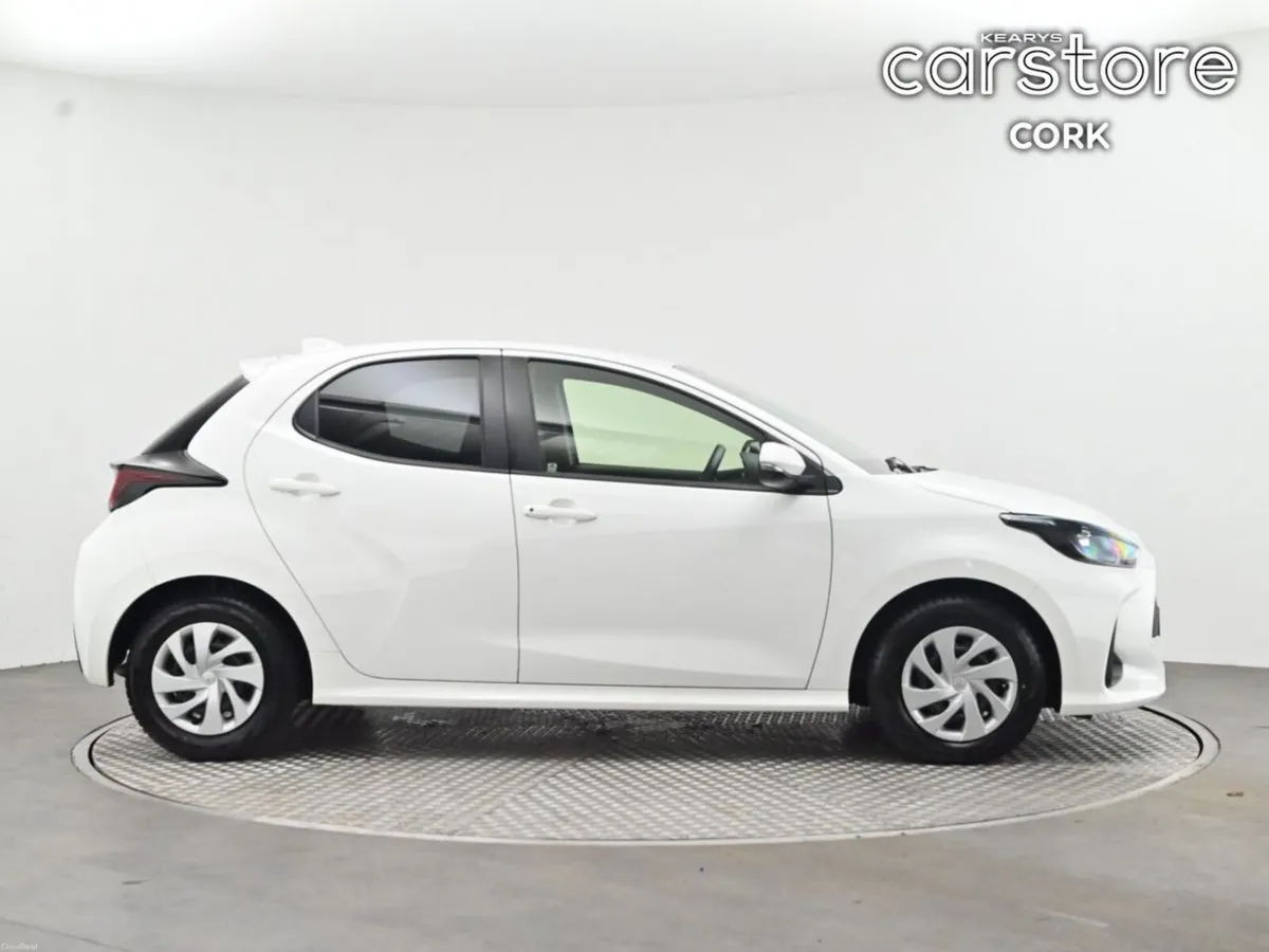 Toyota Yaris 1.5 - Image 2