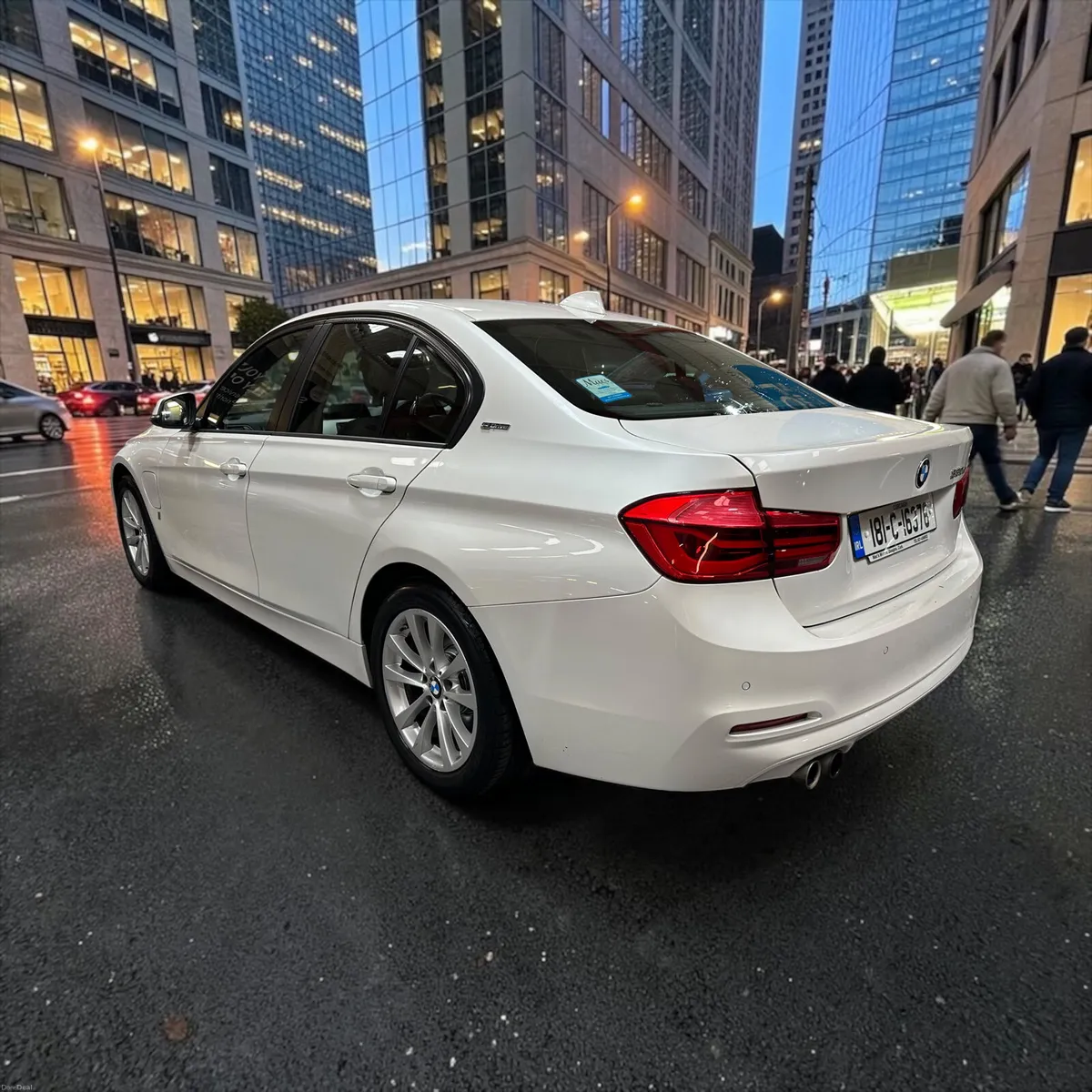 2018 BMW 3-Series 330e 2.0 Hybrid petrol Automatic - Image 4