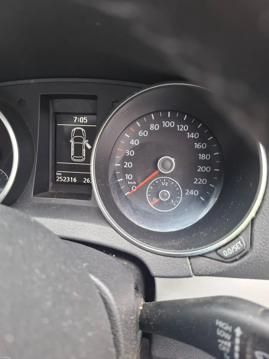 Volkswagen Golf 2010 - Image 4