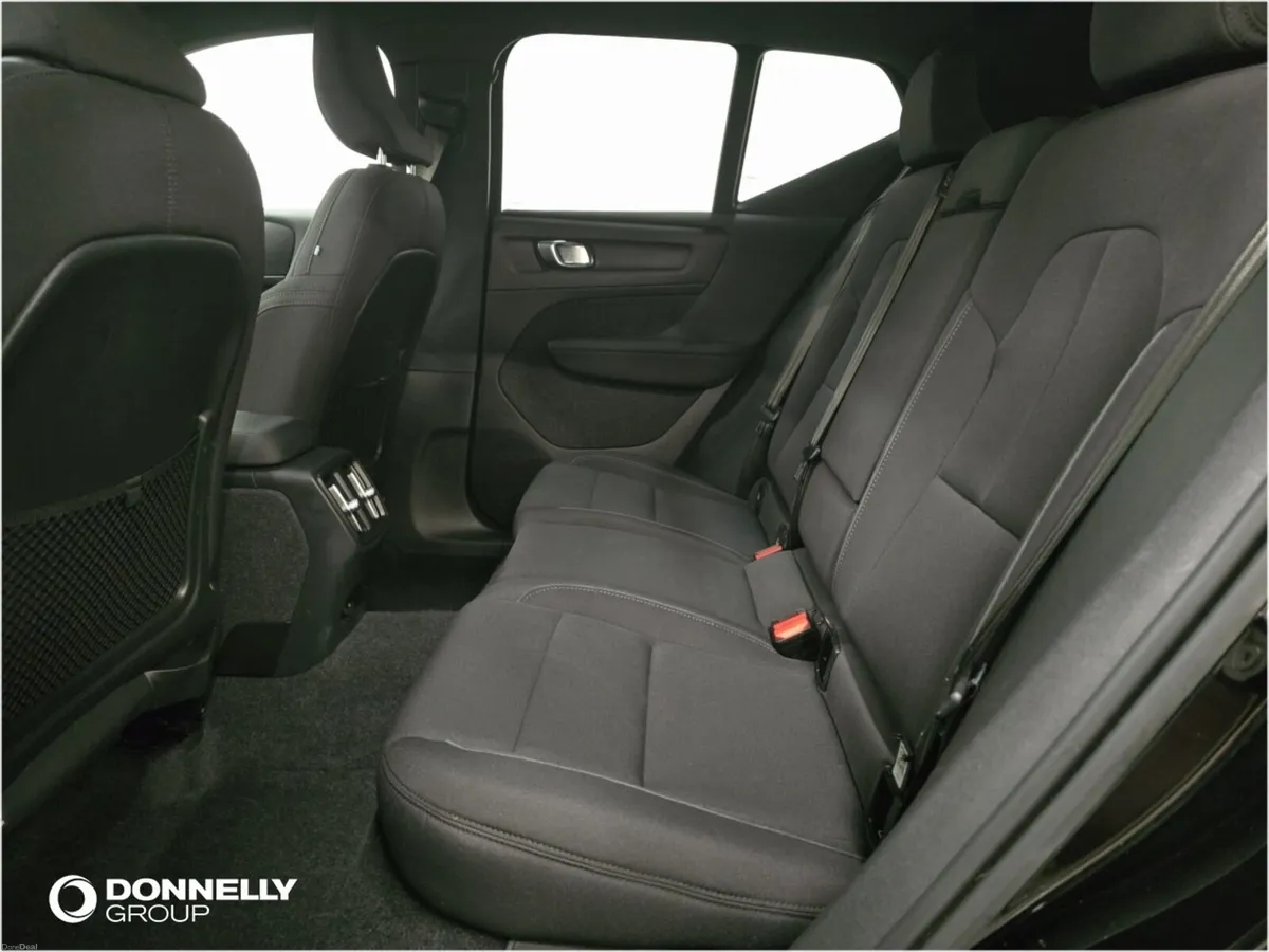 Volvo XC40 170kW Recharge Core 69kWh 5dr Auto - Image 6