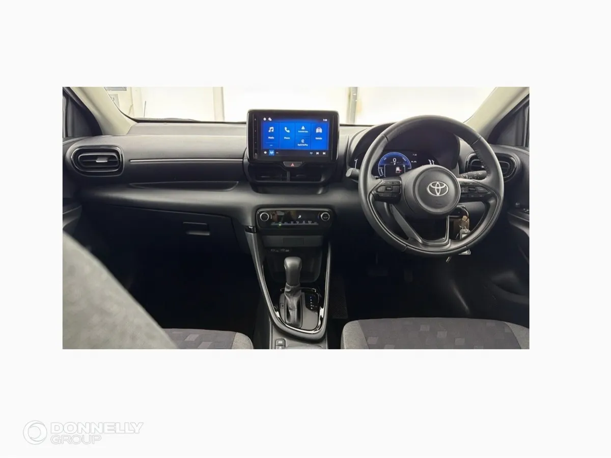Toyota Yaris 1.5 Hybrid Design 5dr CVT - Image 3