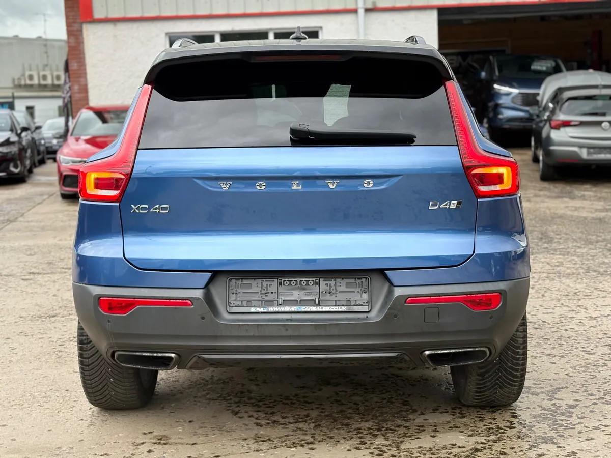VOLVO XC40 D4 2.0 R DESIGN AUTO - Image 5