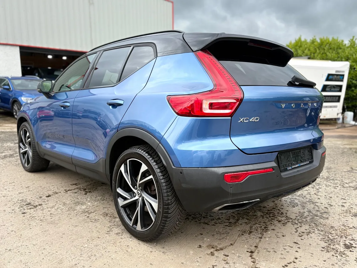 VOLVO XC40 D4 2.0 R DESIGN AUTO - Image 6
