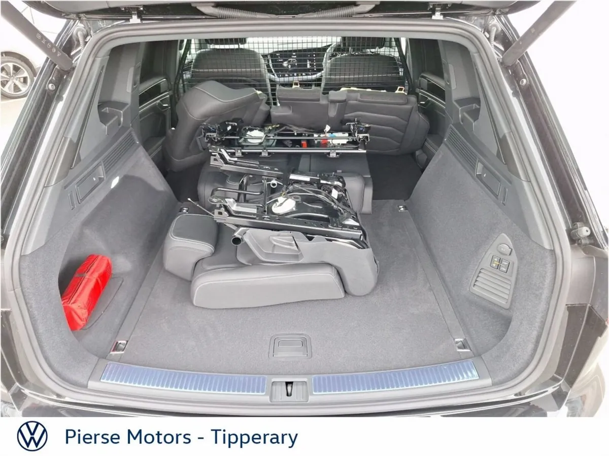 Volkswagen Touareg 3.0TDI 231HP R LINE 4M DSG - Image 4