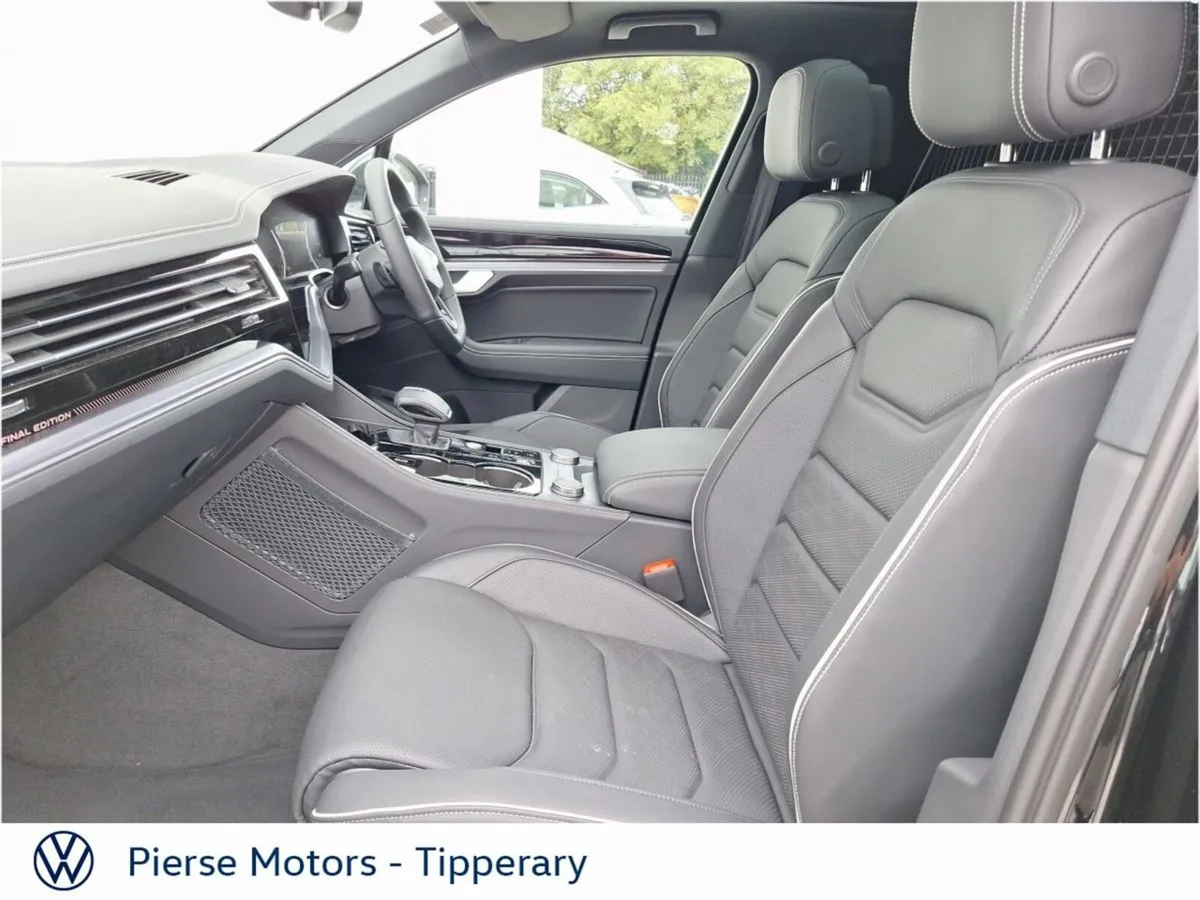 Volkswagen Touareg 3.0TDI 231HP R LINE 4M DSG - Image 6