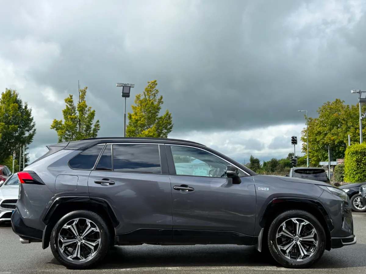 Toyota RAV4 PLUG-IN HYBRID SPORT *HIGH SPEC* - Image 4