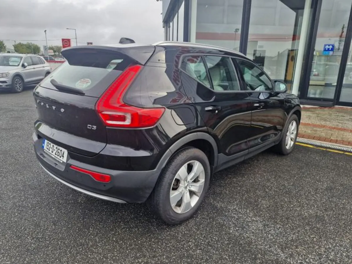 Volvo XC40 D3 MOM 5DR - Image 3