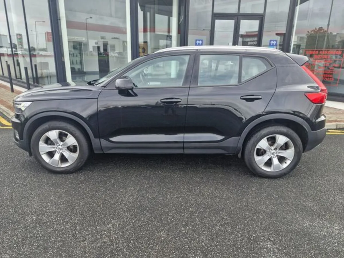 Volvo XC40 D3 MOM 5DR - Image 4