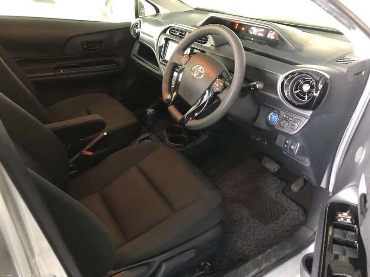 TOYOTA AQUA  Automatic push start - Image 4
