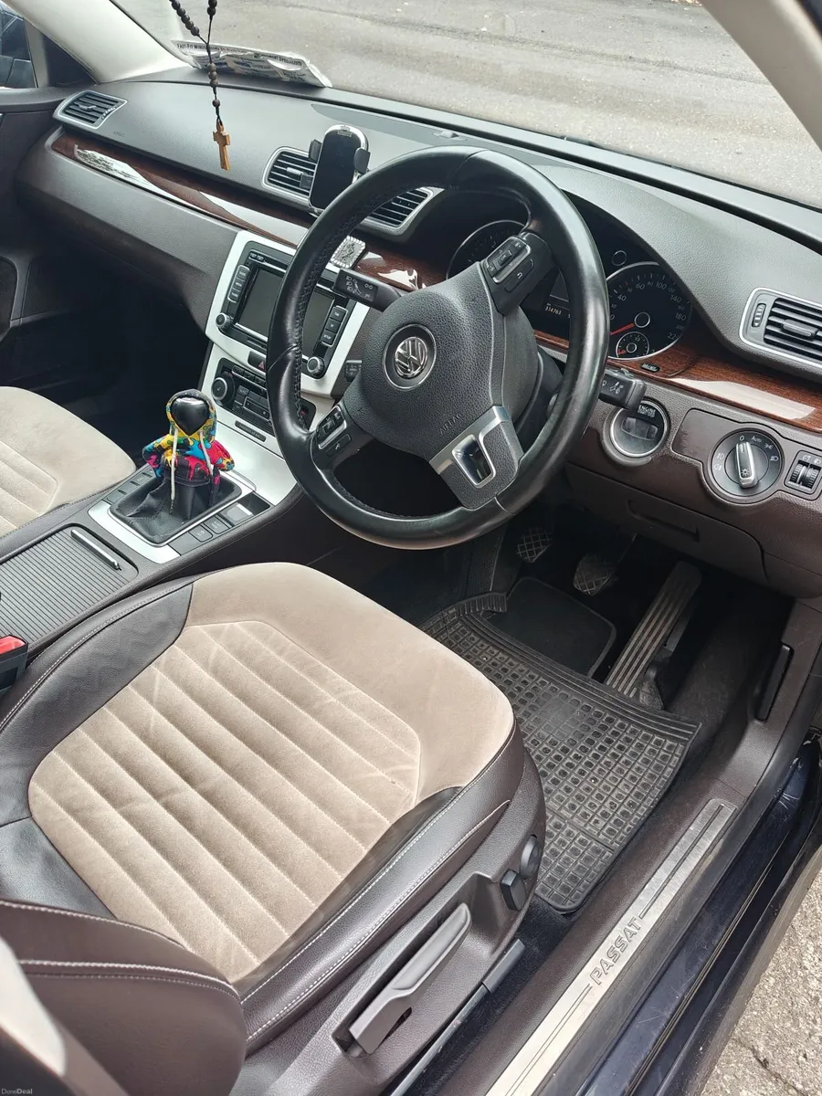 Volkswagen Passat 2011 - Image 3