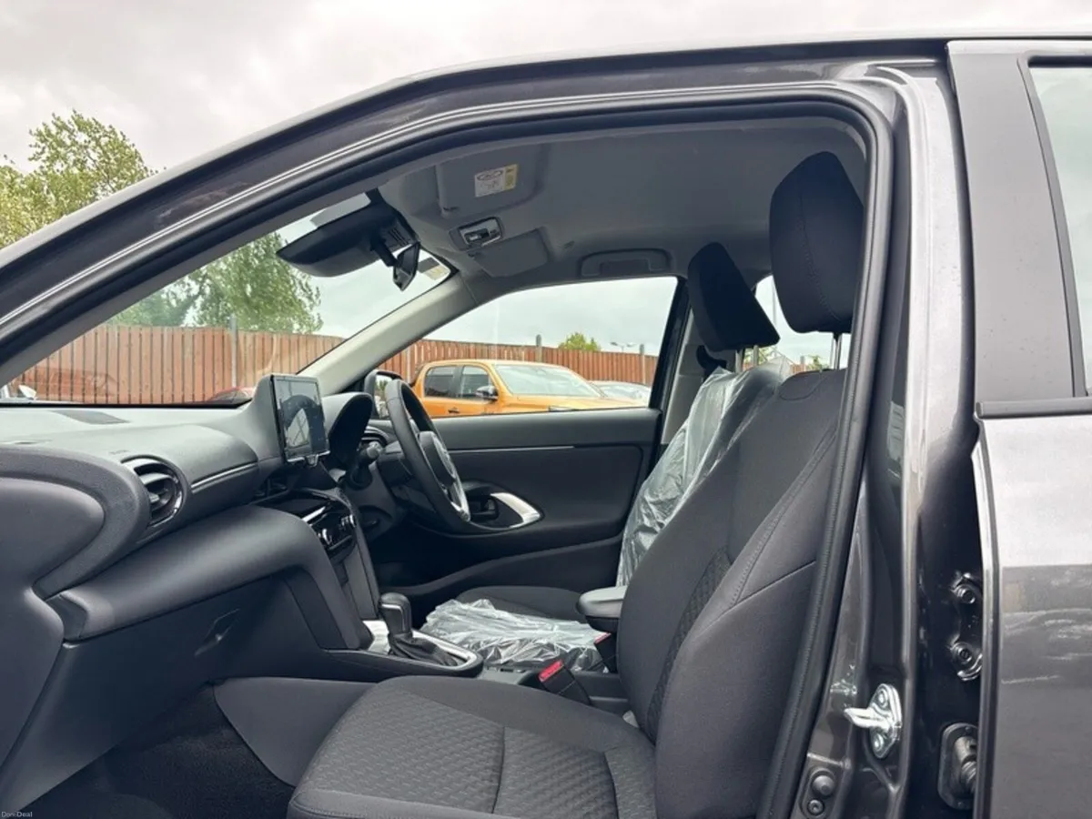 Toyota Yaris Cross YARIS CROSS LUNA *ORIGINAL IRIS - Image 6