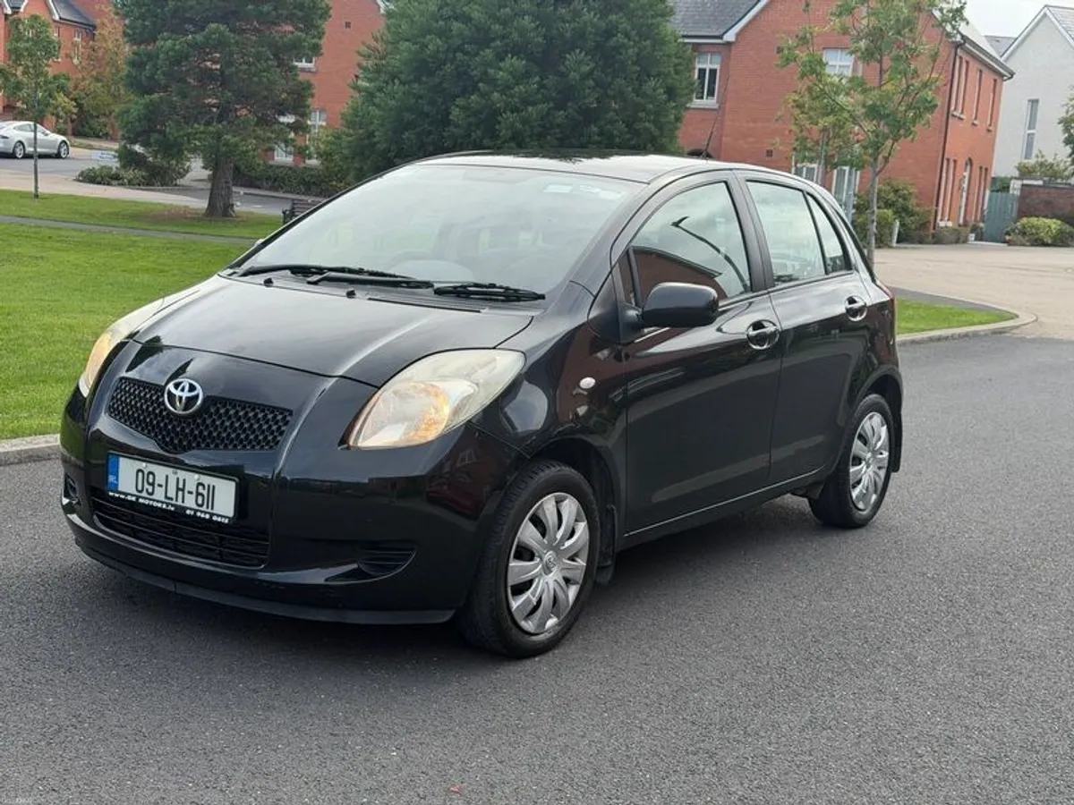 2009 Toyota Yaris - Image 1