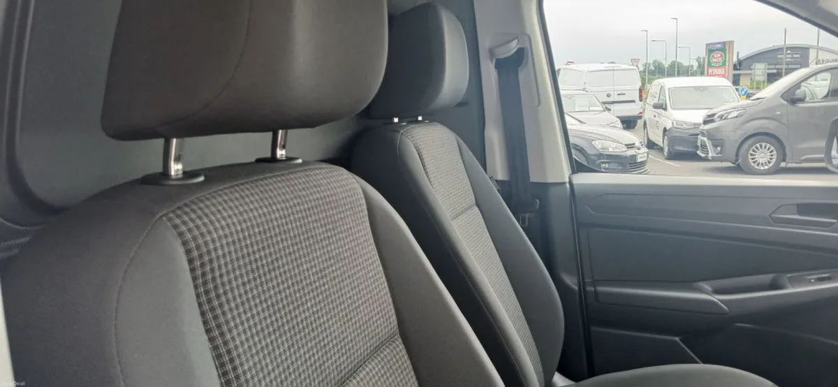 Volkswagen Caddy CARGO TDI 102BHP  **BLUETOOTH, AP - Image 6