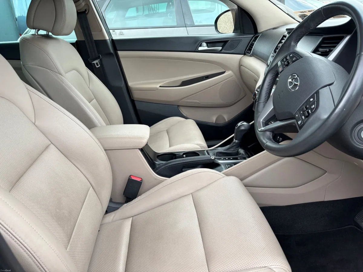 Hyundai Tucson EXE  4WD AUTOMATIC - Image 6