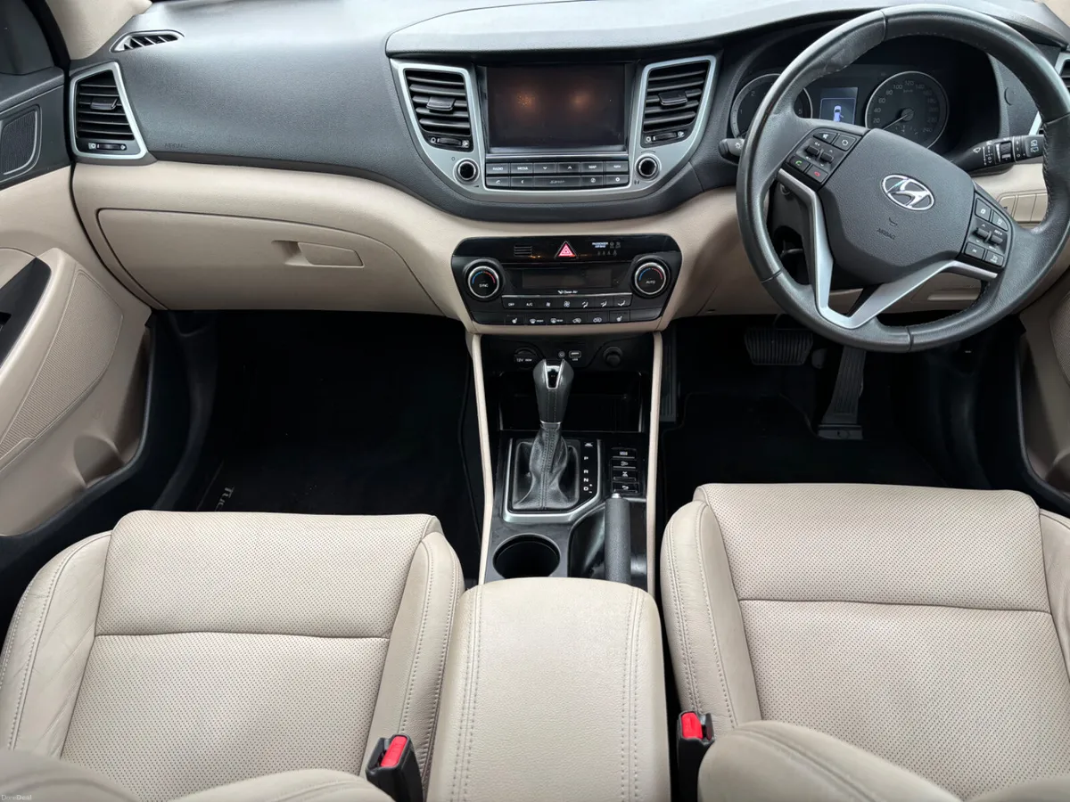 Hyundai Tucson EXE  4WD AUTOMATIC - Image 4
