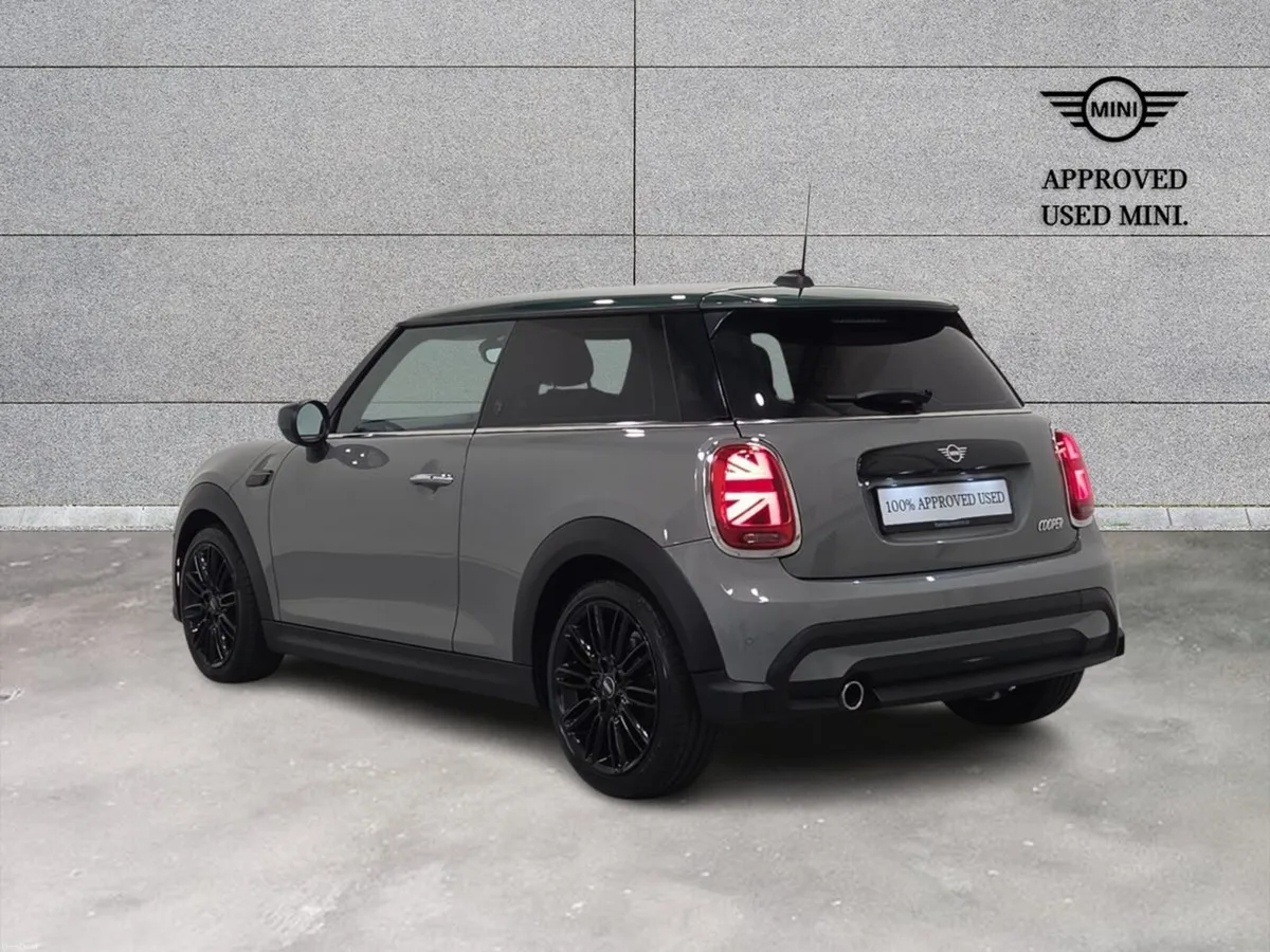 Mini Cooper 3-Door Cooper Exclusive - Image 2
