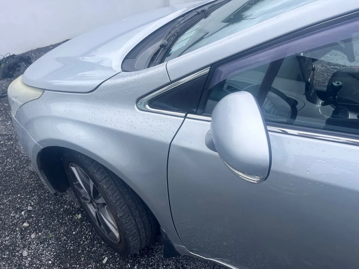 Toyota Avensis 2010 1.6 Diesel - Image 1